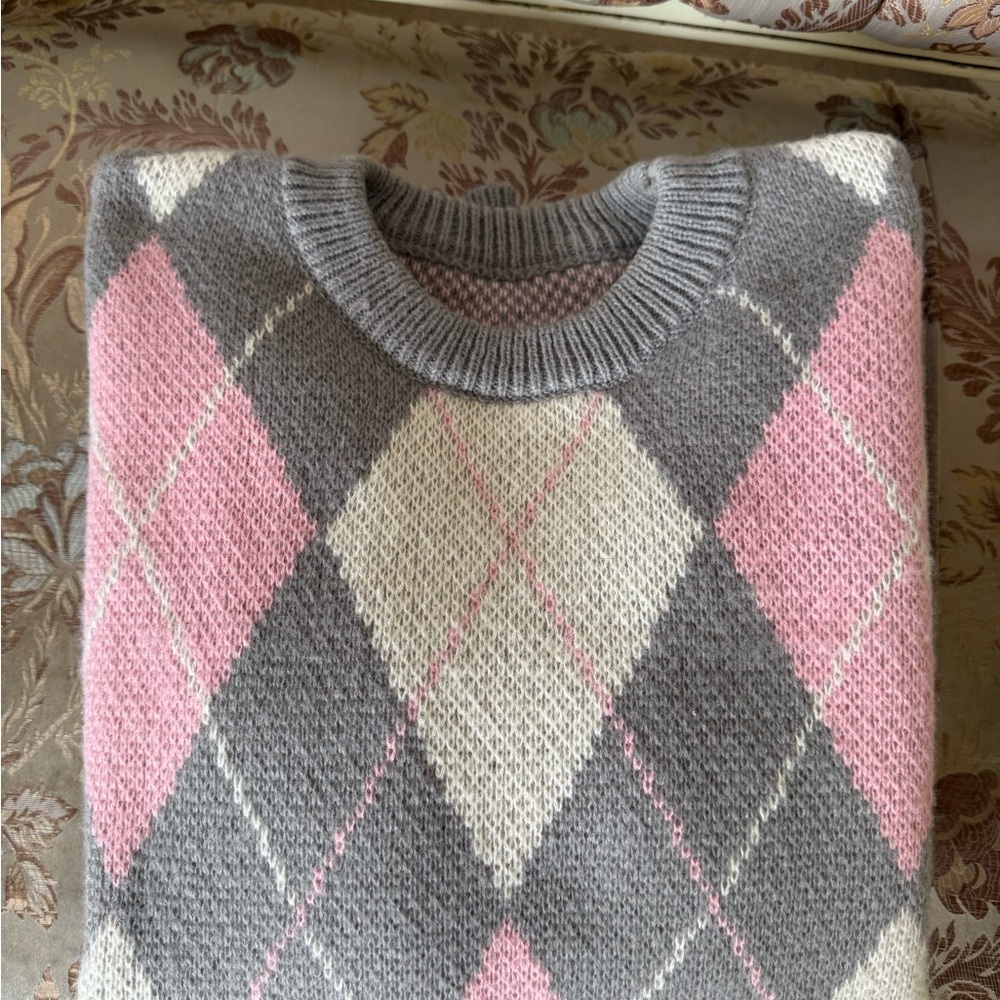 Argyle Pattern Pink and Gray Sweater - Picture 4 of 4